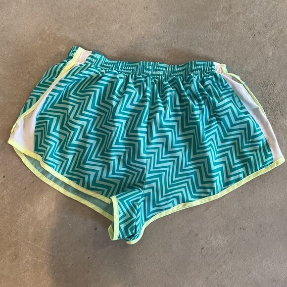 Nike running shorts teal chevron size large - Picture 4 of 4
